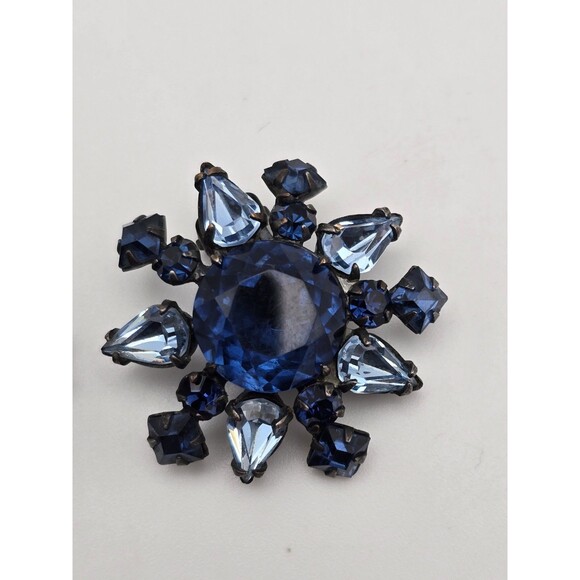 Vintage Signed Schreiner NY Earrings – Sapphire Blue Rhinestones Starburst... - Picture 2 of 14